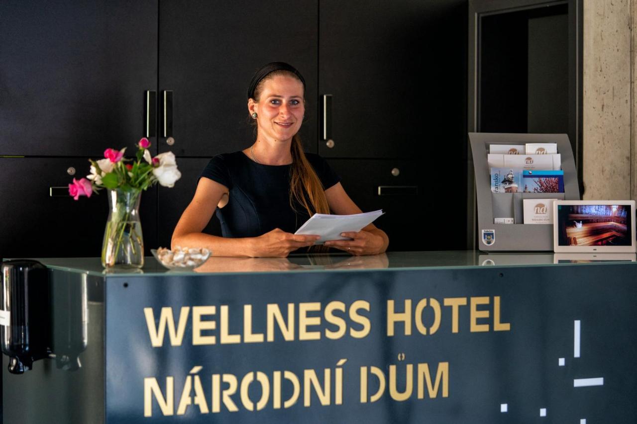 Narodni Dum Podborany Hotell Eksteriør bilde