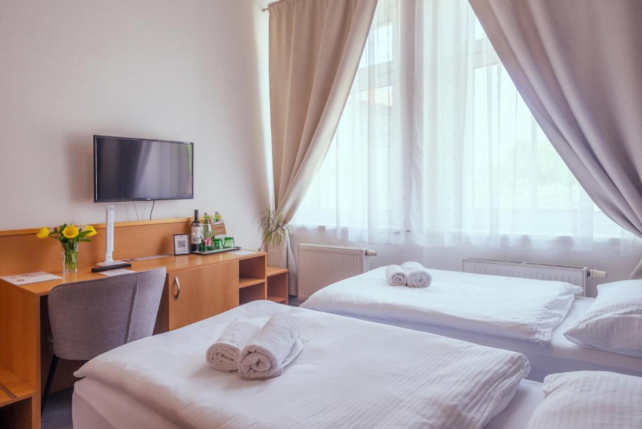 Narodni Dum Podborany Hotell Eksteriør bilde