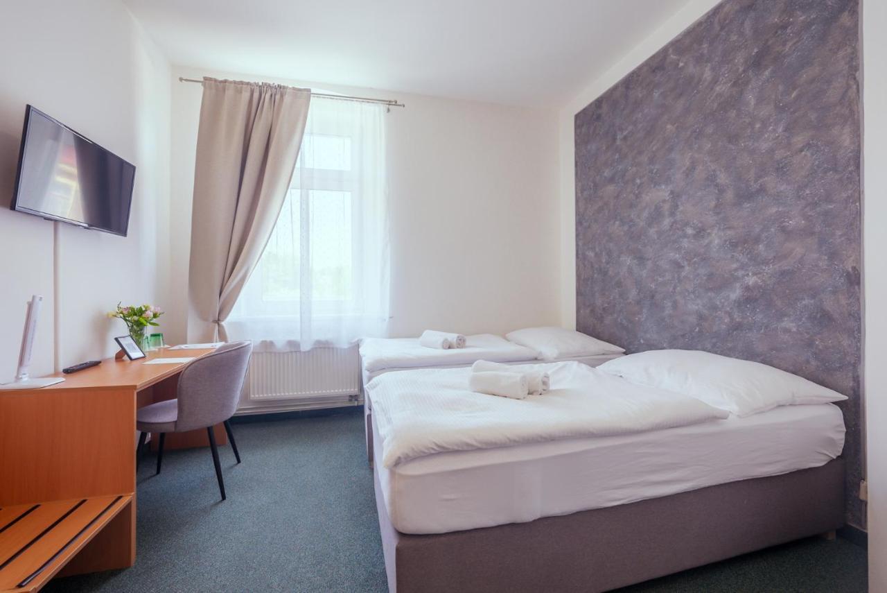 Narodni Dum Podborany Hotell Eksteriør bilde