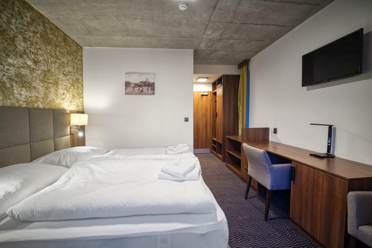 Narodni Dum Podborany Hotell Eksteriør bilde